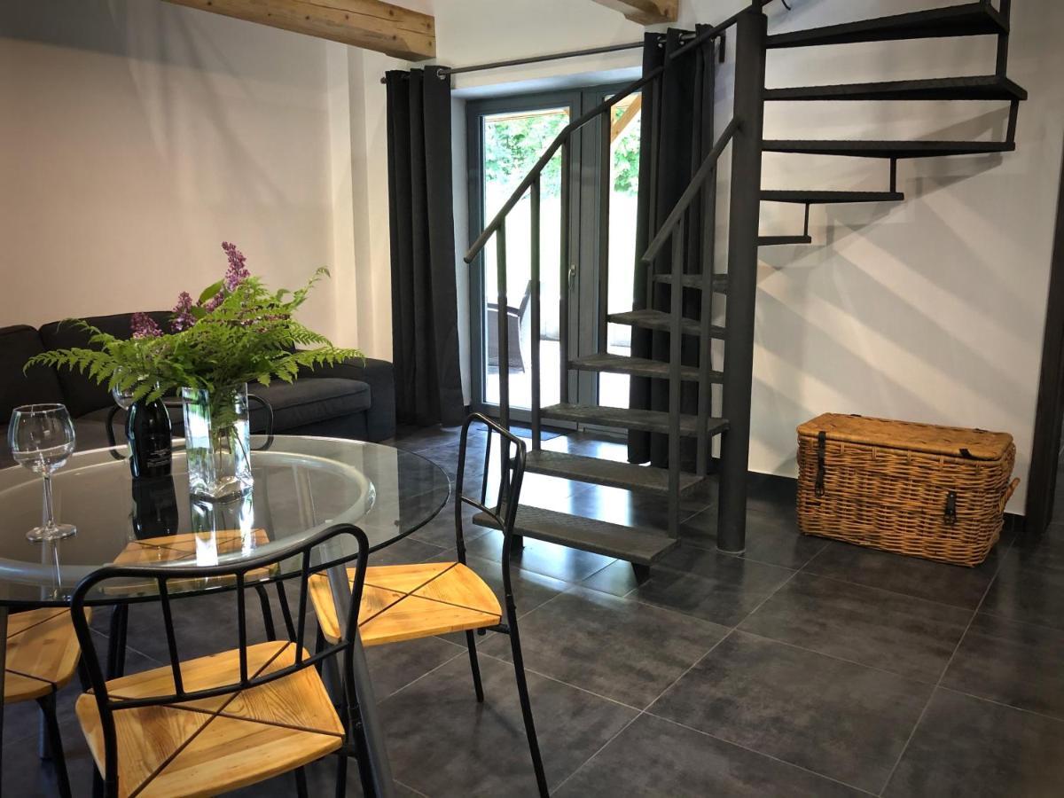 Mezonetový apartmán s terasou na samotě v lese Vlkava Exterior foto