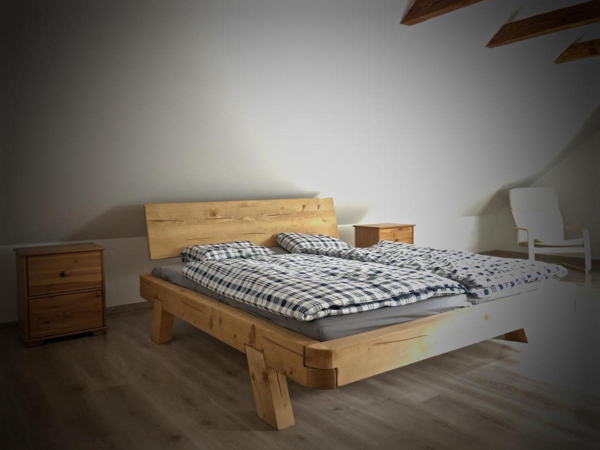 Mezonetový apartmán s terasou na samotě v lese Vlkava Exterior foto