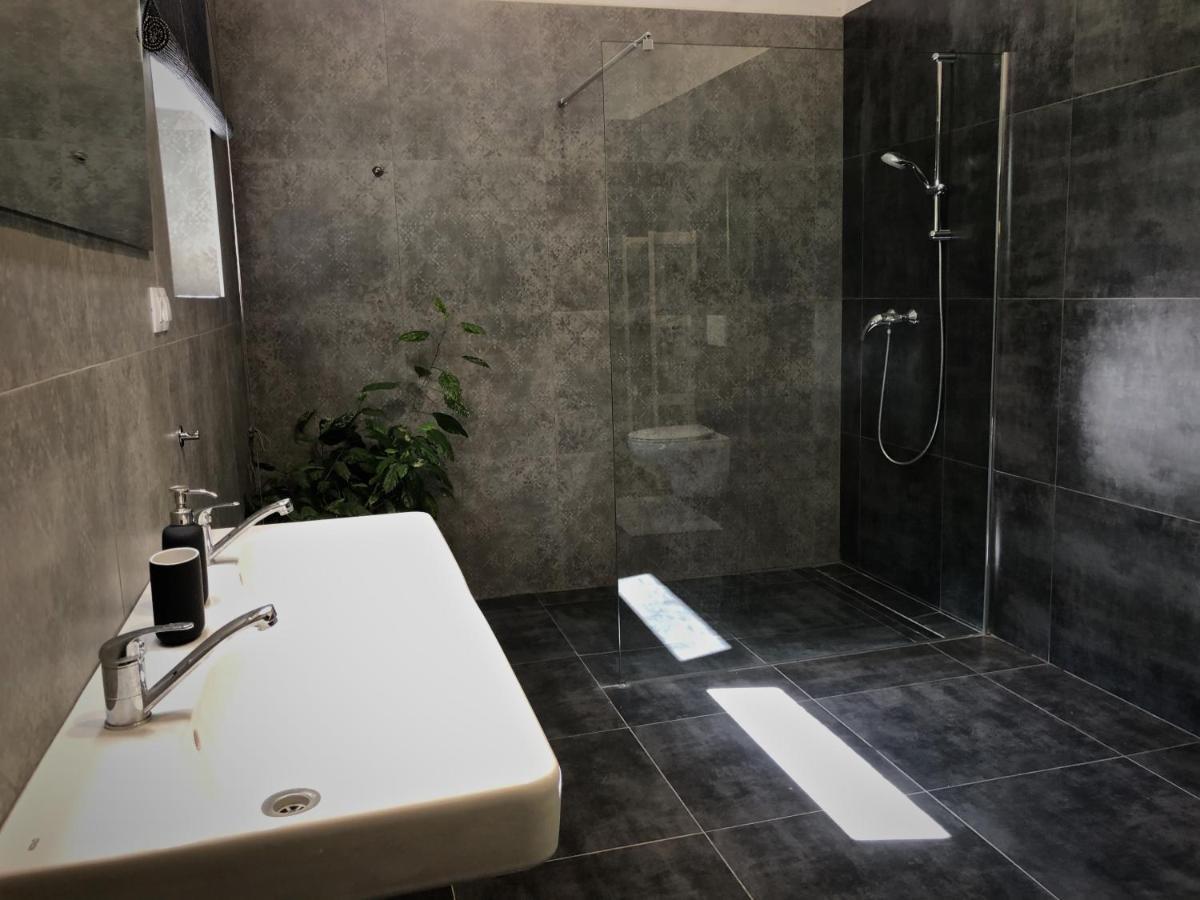 Mezonetový apartmán s terasou na samotě v lese Vlkava Exterior foto