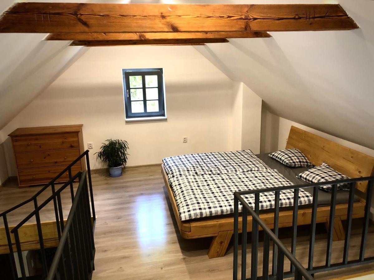 Mezonetový apartmán s terasou na samotě v lese Vlkava Exterior foto