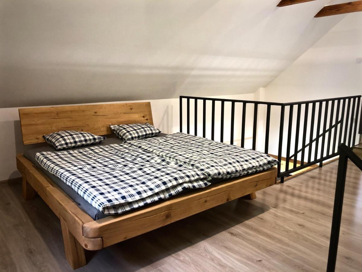 Mezonetový apartmán s terasou na samotě v lese Vlkava Exterior foto